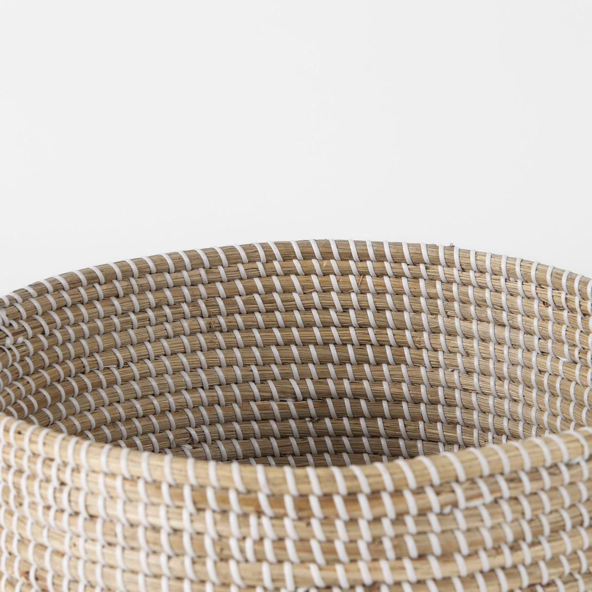 Maddie (Set of 3) Light Brown W/White Dipped Seagrass Round Basket W/ Handles from Mercana - Luna Furniture