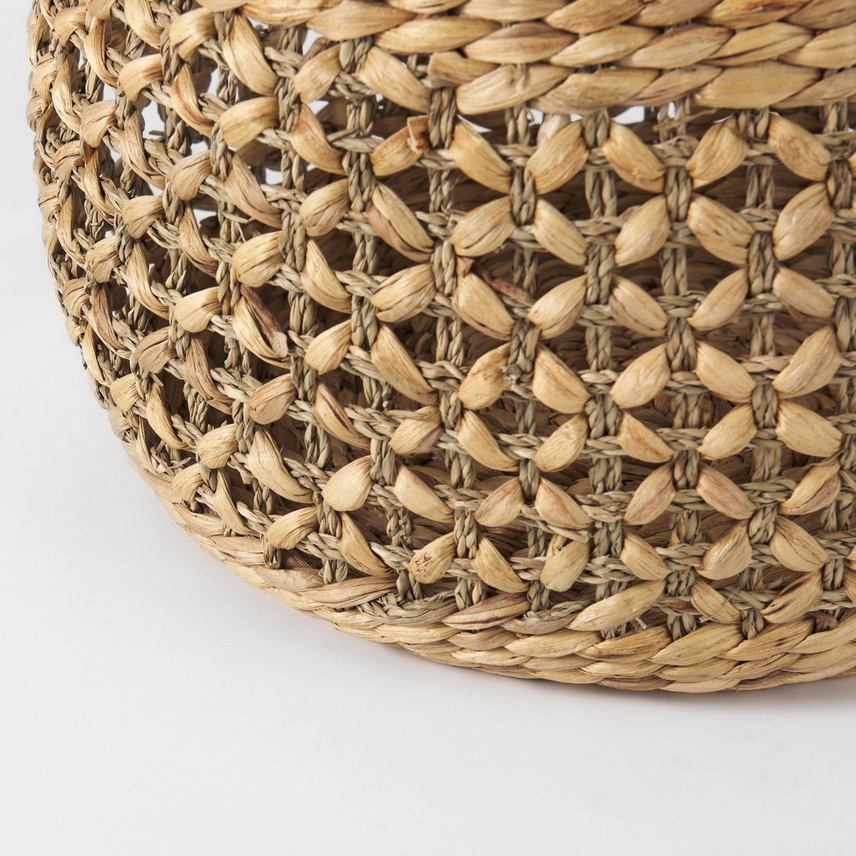 Dakota (Set of 3) Medium Brown Seagrass Round Basket from Mercana - Luna Furniture