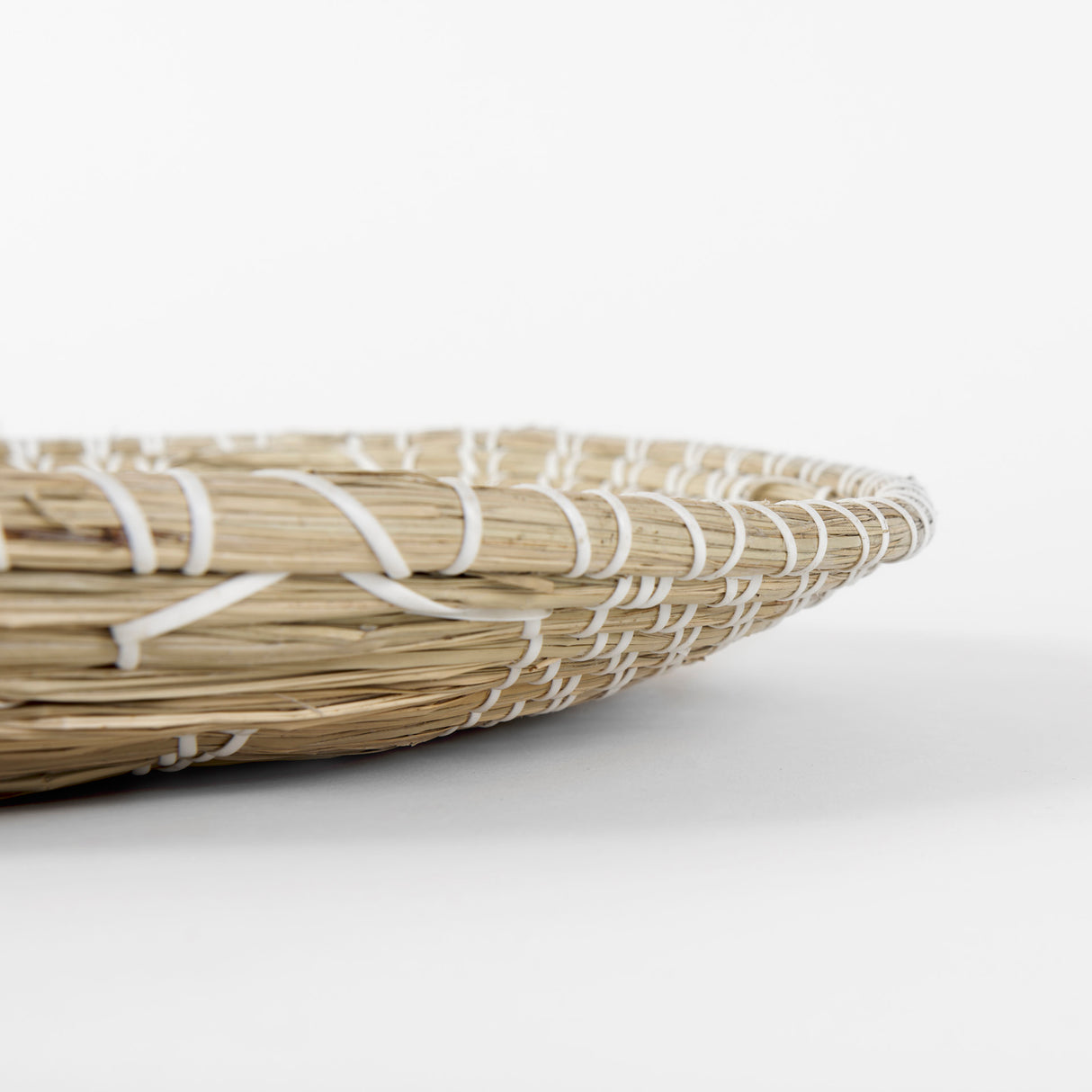 Mekhi 24.0L x 24.0W x 3.5 Light Brown Seagrass W/White String Round Wall Hanging Plate from Mercana - Luna Furniture