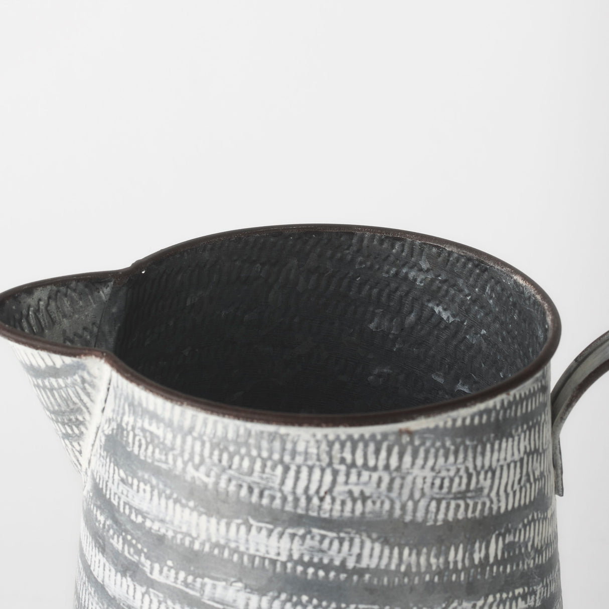 Serena II 11.2H Large Gray/White Textured Metal Jug from Mercana - Luna Furniture