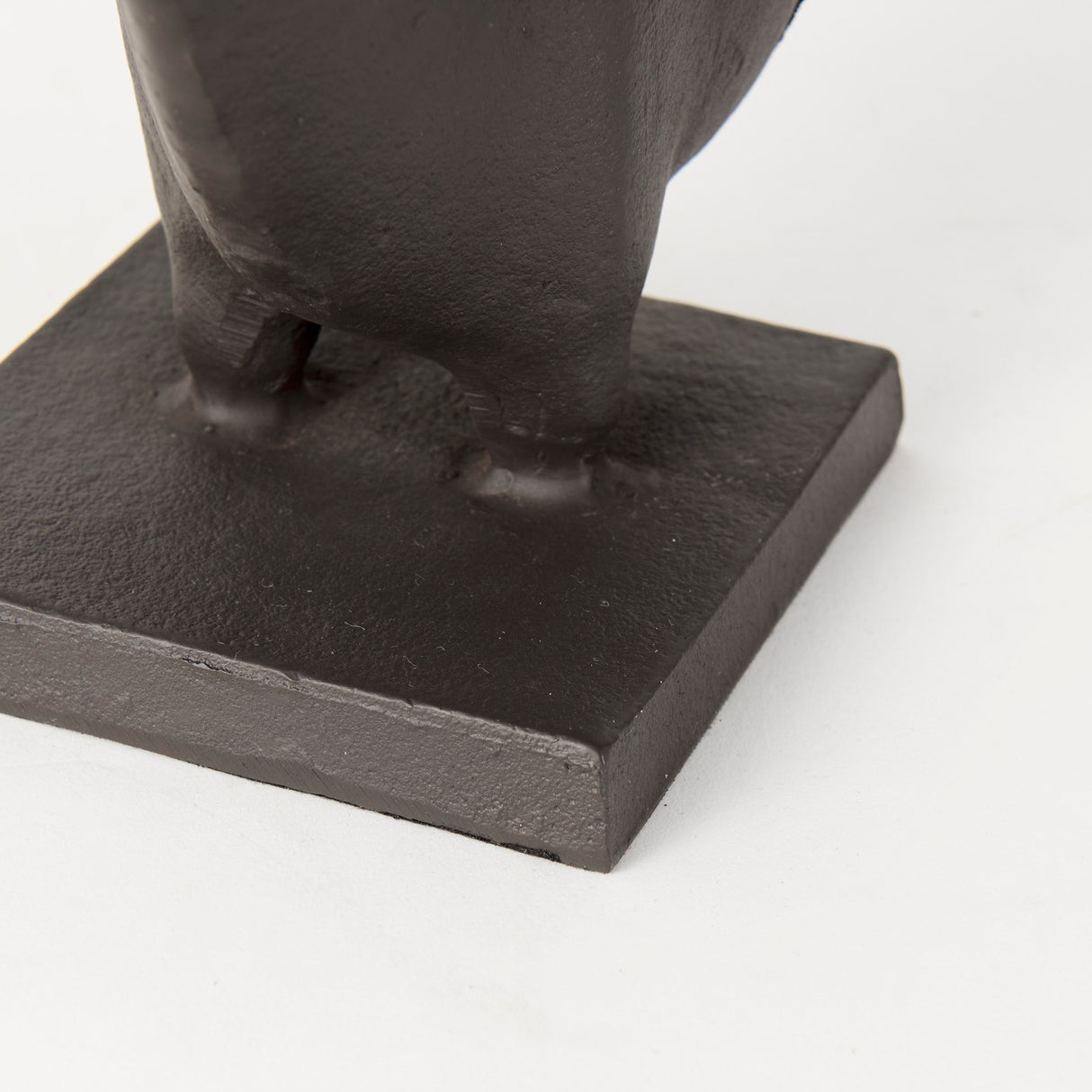 Taurus III (Set of 2) 9L x 4W Black Cast Aluminum Bull Bookends from Mercana - Luna Furniture