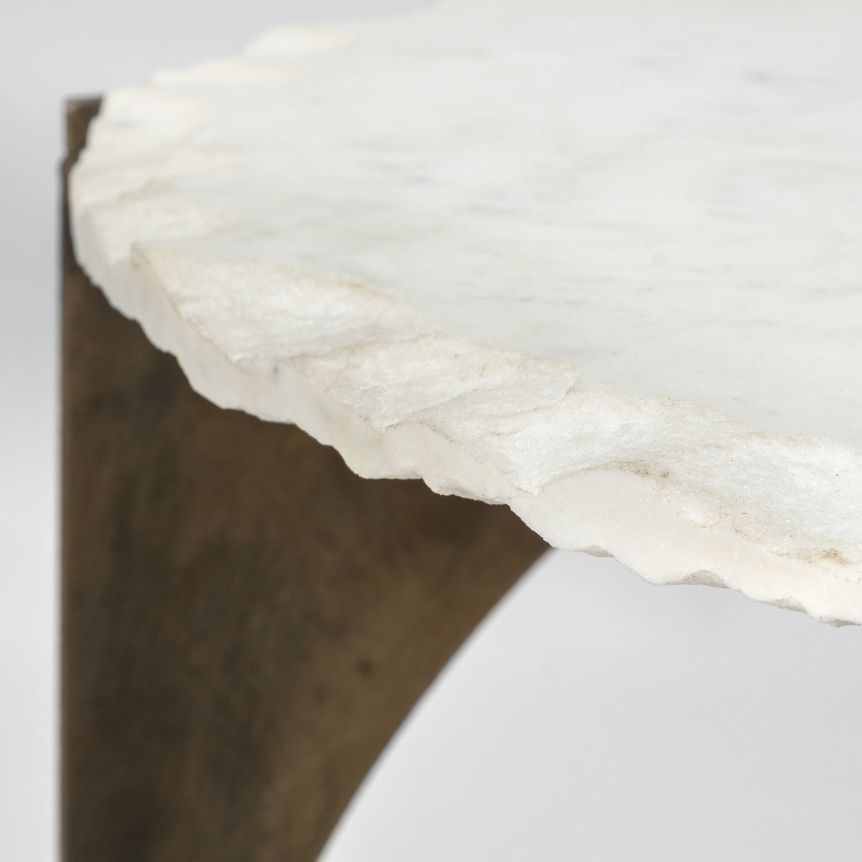 Reinhold II 21L x 21W x 21H Round Live-Edge Marble Top and Gold Metal Base Side/End Table from Mercana - Luna Furniture