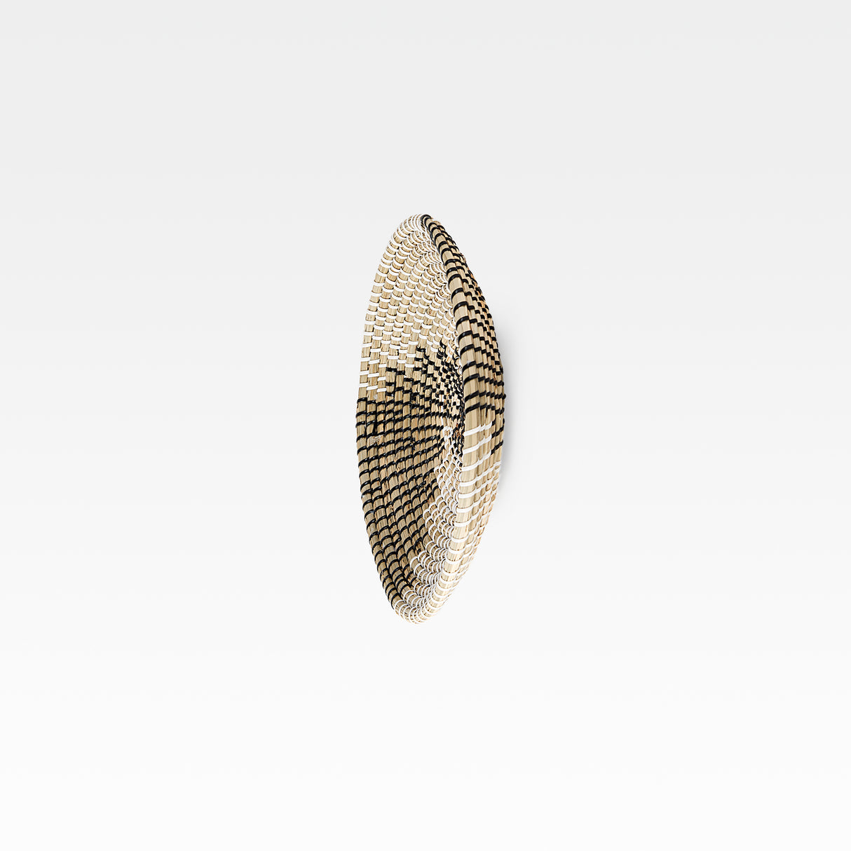 Luna 12.0L x 12.0W x 2.0H Light Brown Seagrass Round Wall Hanging Plate from Mercana - Luna Furniture