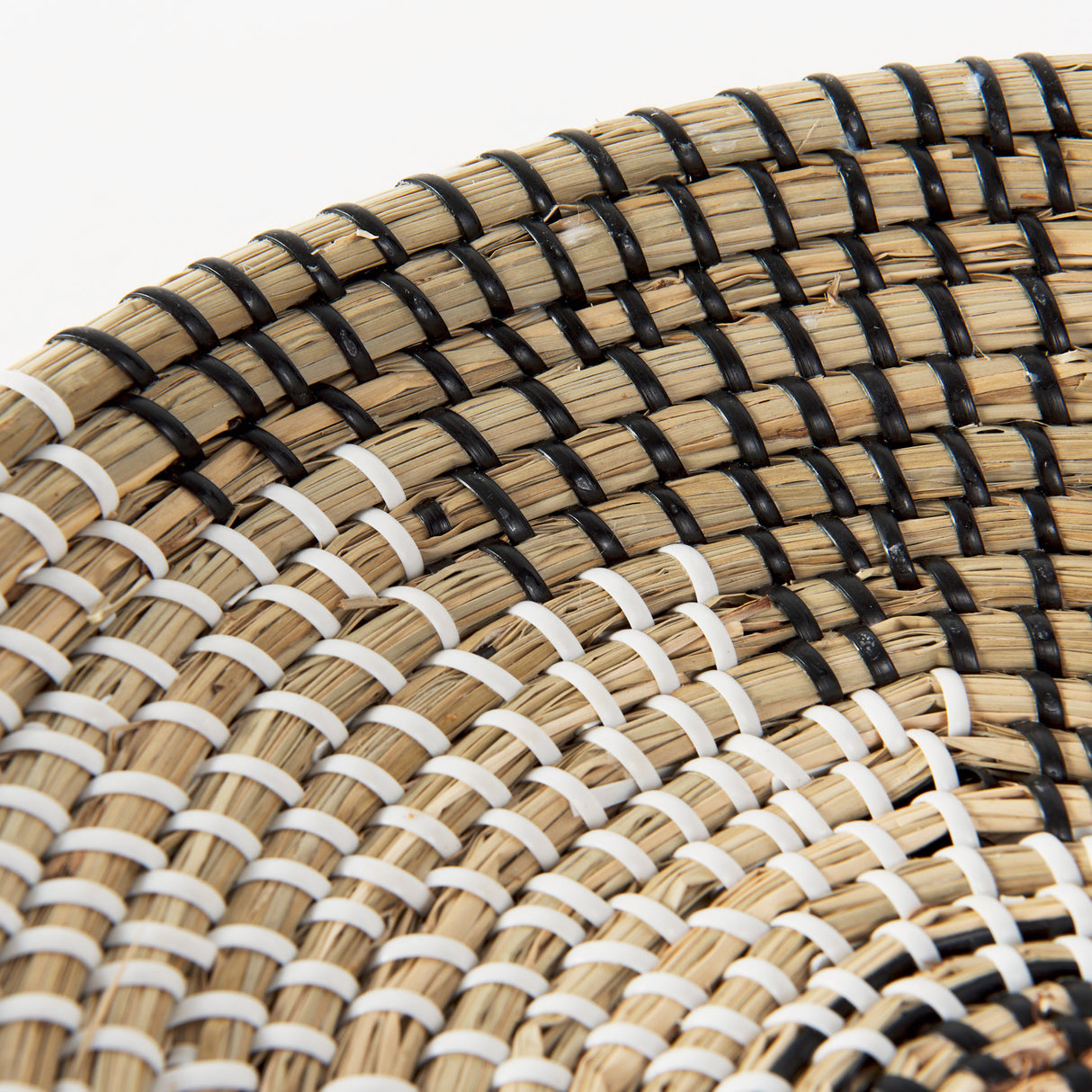 Luna 12.0L x 12.0W x 2.0H Light Brown Seagrass Round Wall Hanging Plate from Mercana - Luna Furniture