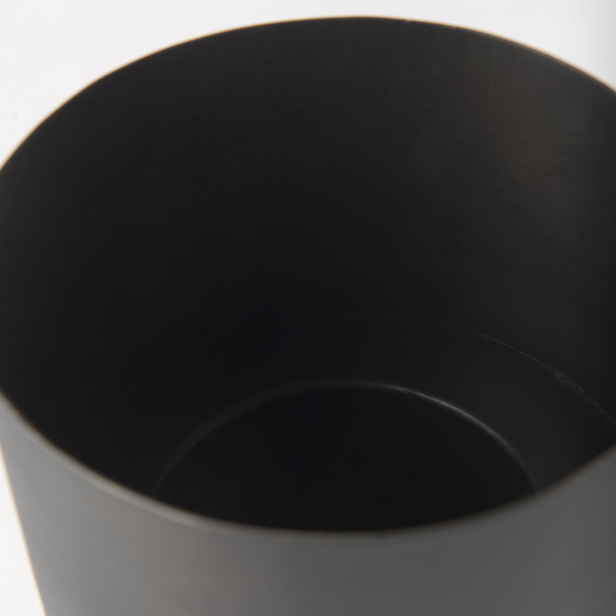 Juno 6.5H Medium Black Iron Vase from Mercana - Luna Furniture