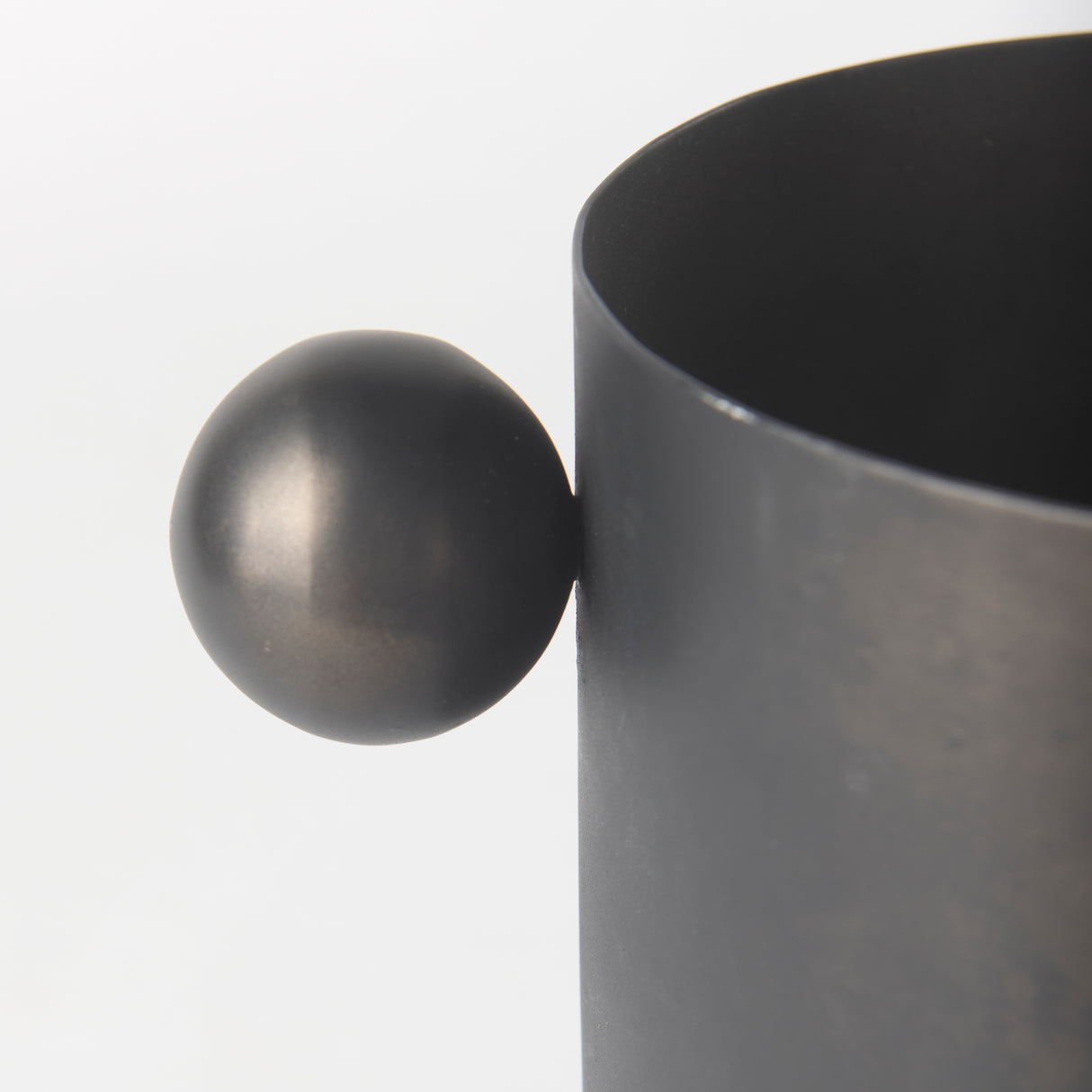 Juno 6.5H Medium Black Iron Vase from Mercana - Luna Furniture