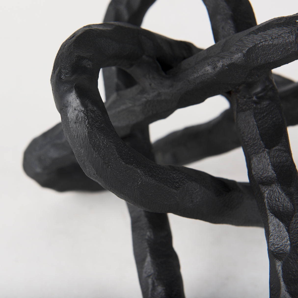 Wilhelm I (Small) 7L x 7W Black Metal Link Decor Object from Mercana - Luna Furniture
