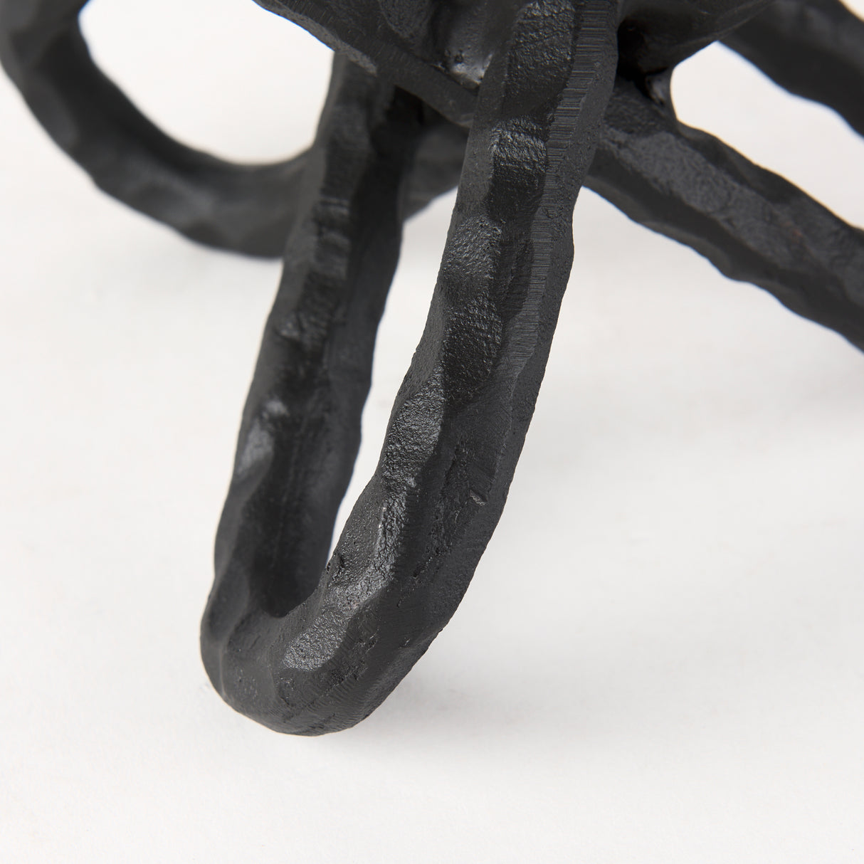 Wilhelm II (Large) 10L x 10W Black Metal Link Decor Object from Mercana - Luna Furniture