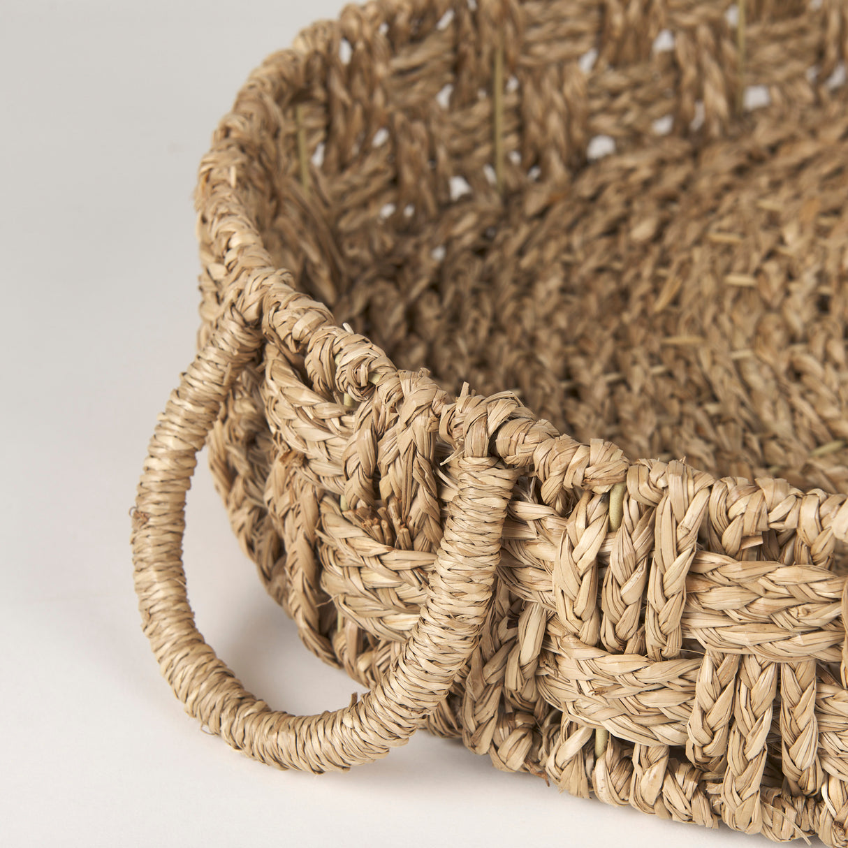 Haini Set of 2 Large Basketweave Seagrass Trays w/ Loop Handles from Mercana - Luna Furniture