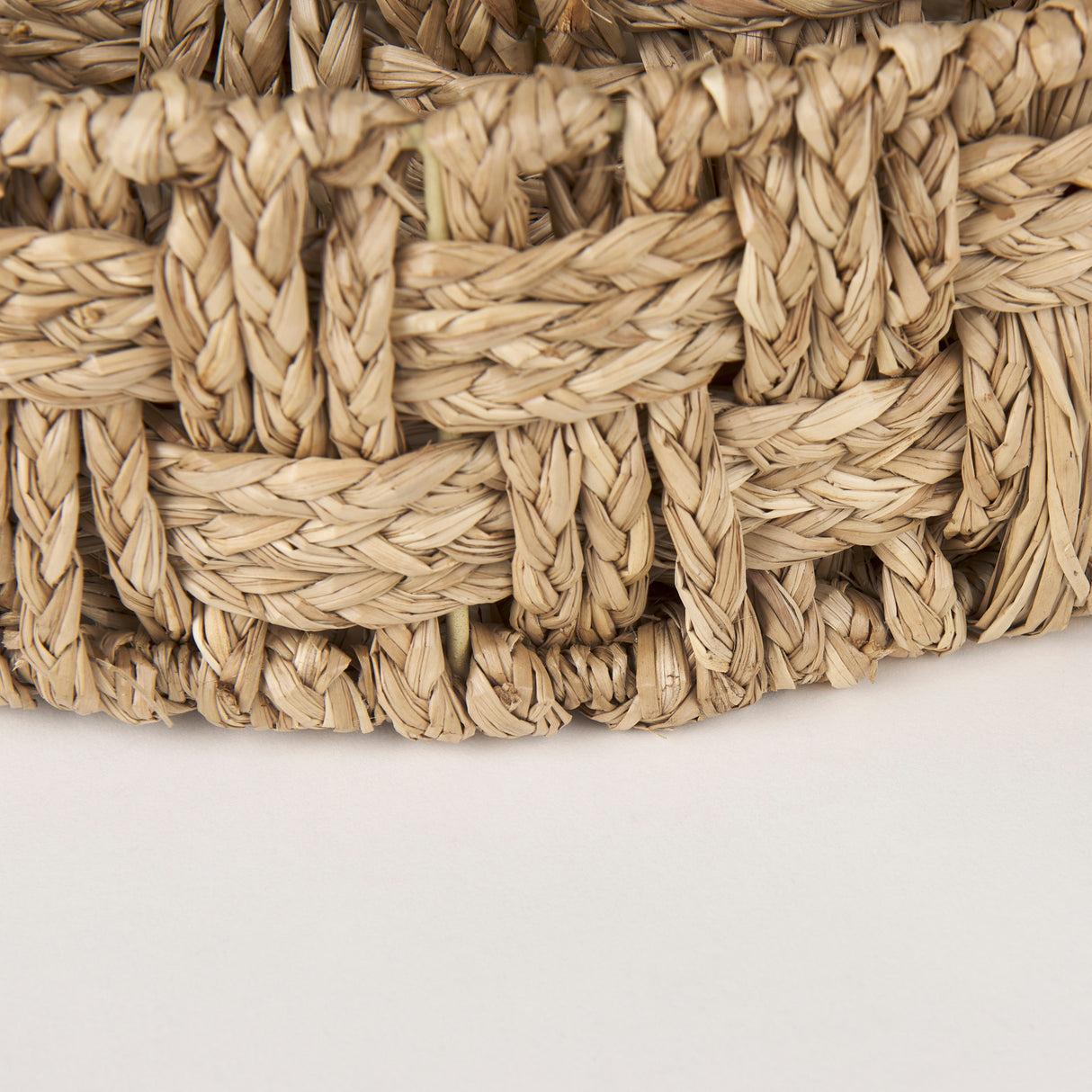 Haini Set of 2 Large Basketweave Seagrass Trays w/ Loop Handles from Mercana - Luna Furniture