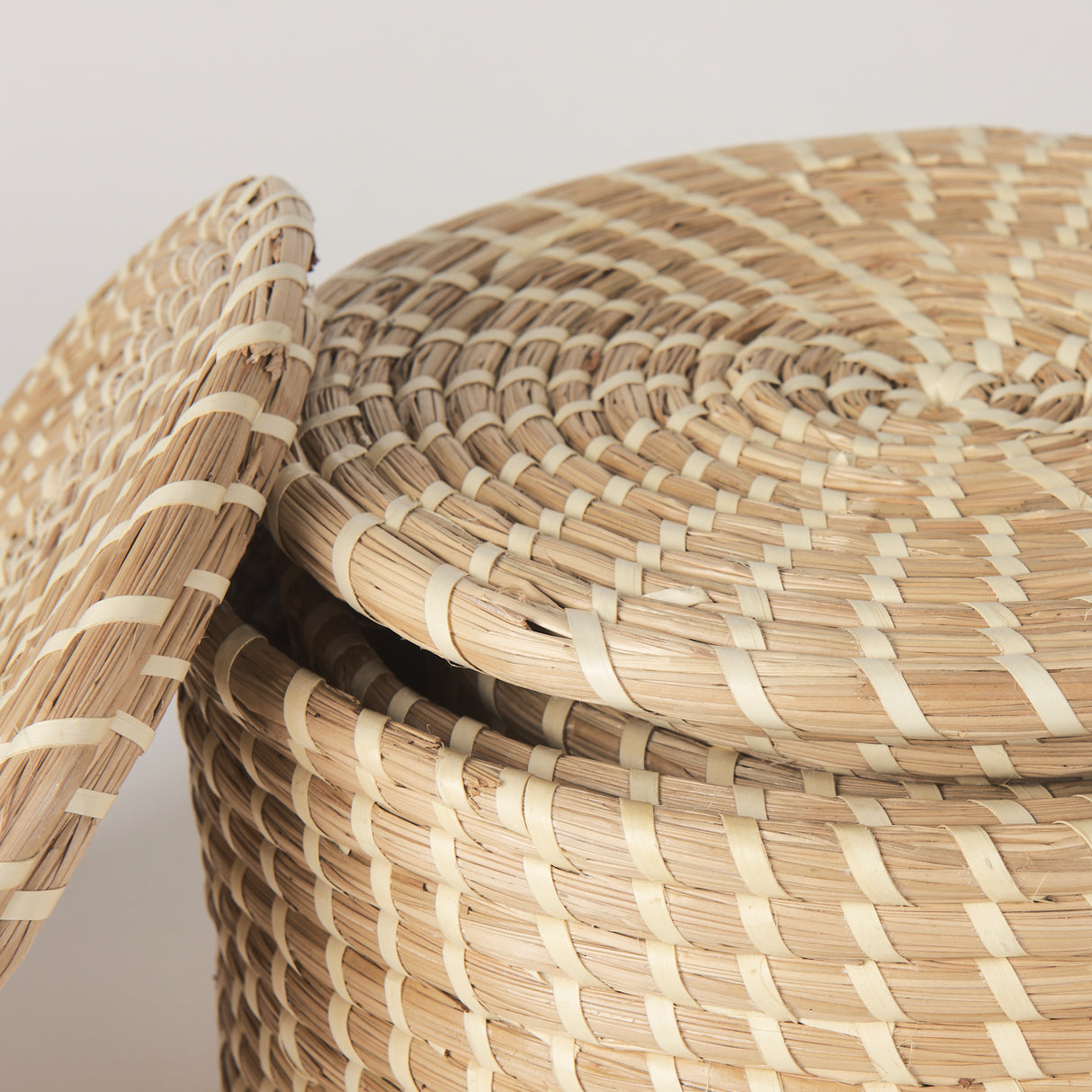 Kailini Set of 3 Nesting Seagrass & Palm Leaf Boxes with Lids from Mercana - Luna Furniture