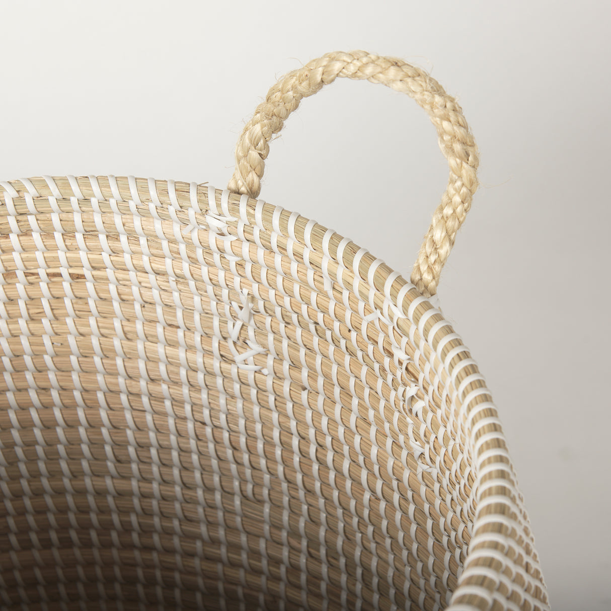 Kairi Set of 2 Seagrass Floor Baskets w/ Lids and Handles from Mercana - Luna Furniture
