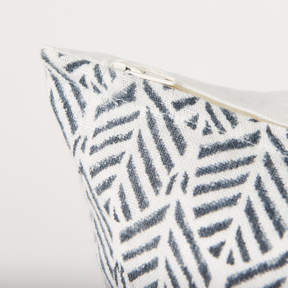 Jennelle Cream w/ Indigo Print Linen Square Decorative Pillow Cover from Mercana - Luna Furniture