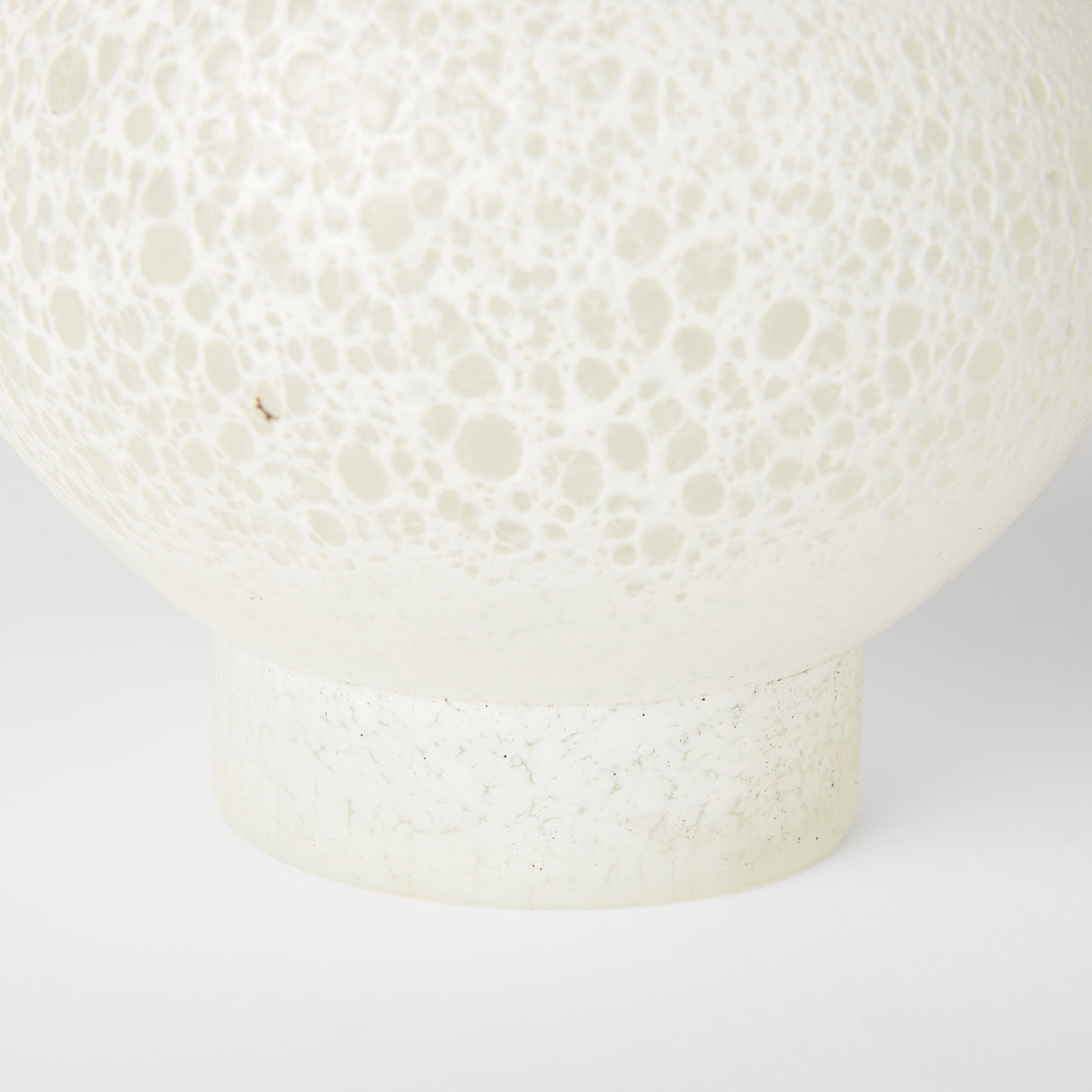 Heket Short White Glass Vase from Mercana - Luna Furniture