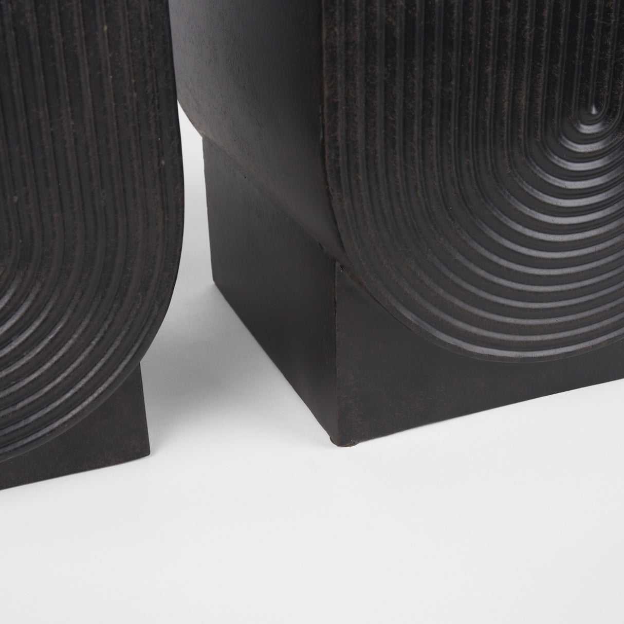 Medina Antiqued Black Metal Planters (Set of 2) from Mercana - Luna Furniture
