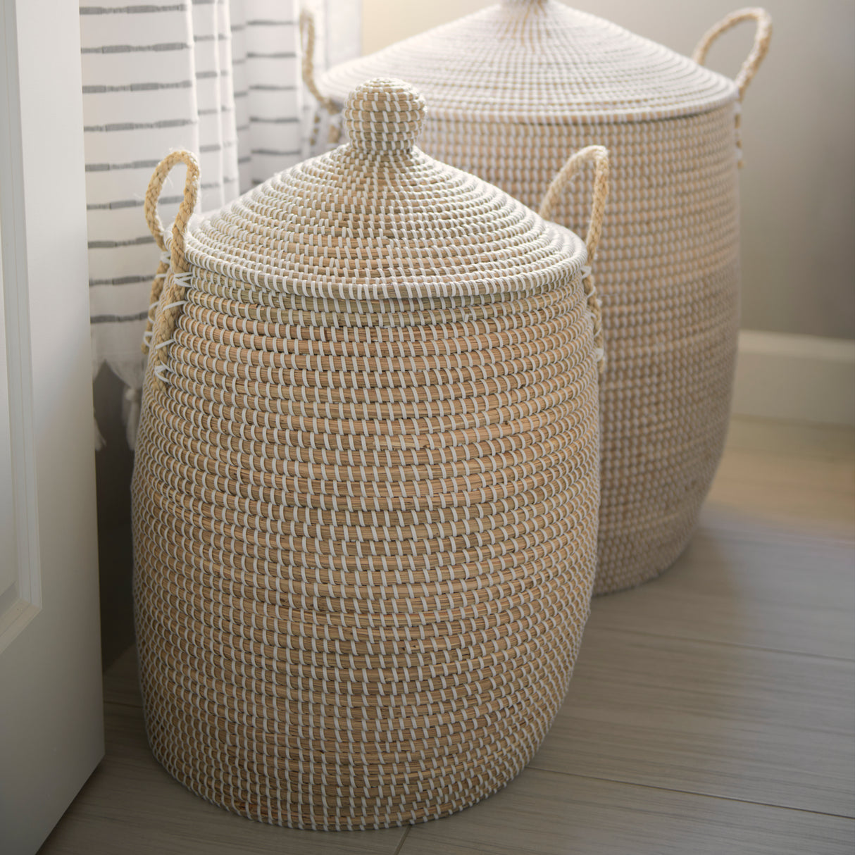 Kairi Set of 2 Seagrass Floor Baskets w/ Lids and Handles from Mercana - Luna Furniture