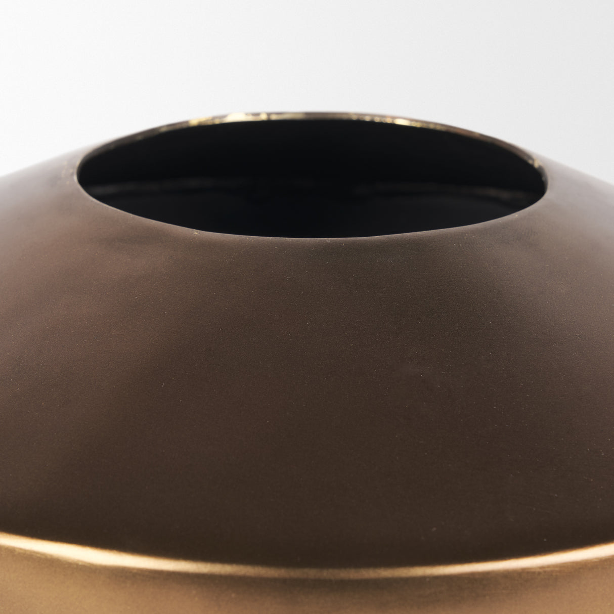 Quiana Large Gold Metal Vase from Mercana - Luna Furniture