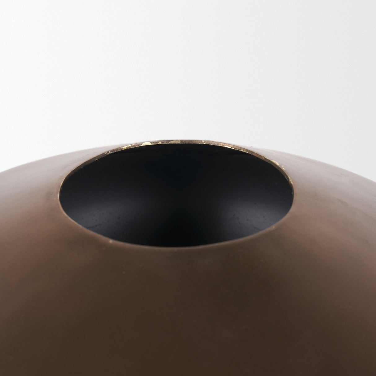Quiana Large Gold Metal Vase from Mercana - Luna Furniture