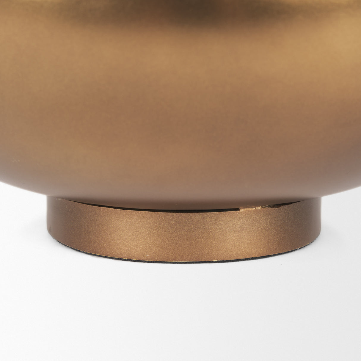 Quiana Large Gold Metal Vase from Mercana - Luna Furniture