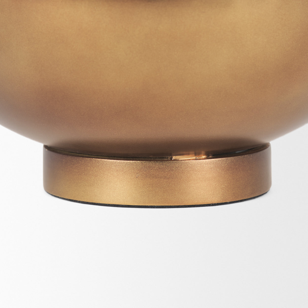 Quiana Medium Textured Gold Metal Vase from Mercana - Luna Furniture