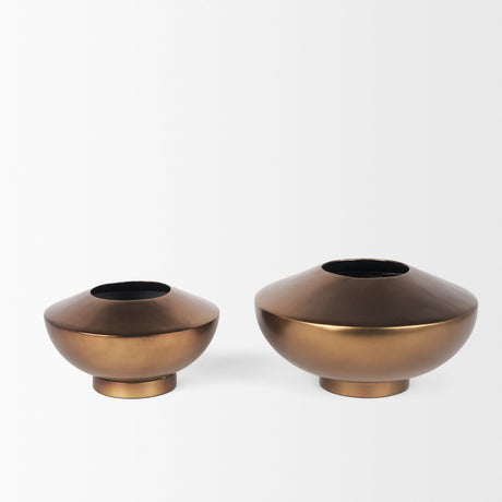 Quiana Medium Textured Gold Metal Vase from Mercana - Luna Furniture
