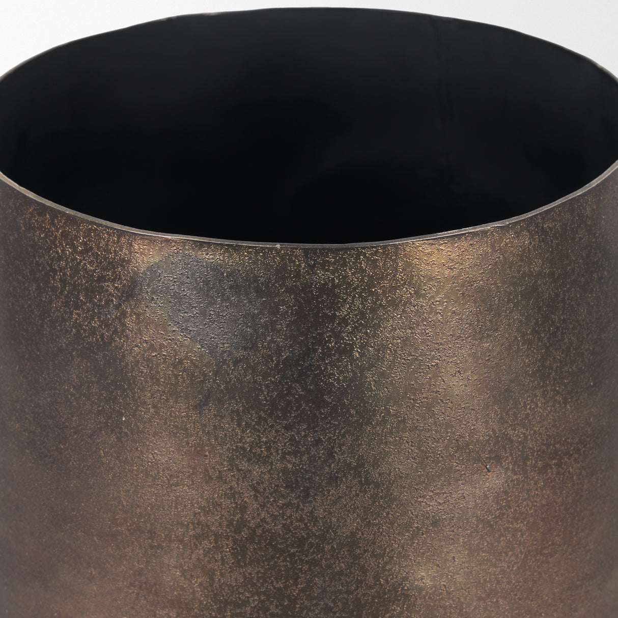 Quade Large Textured Gold Metal Planter from Mercana - Luna Furniture