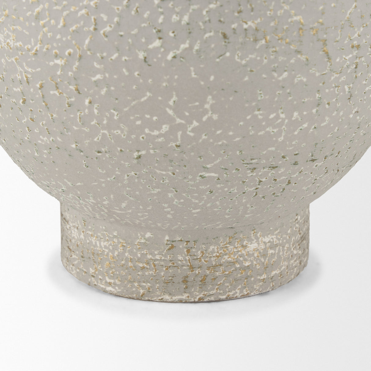 Torres Tall Textured Off White w/ Gold Metal Vase from Mercana - Luna Furniture