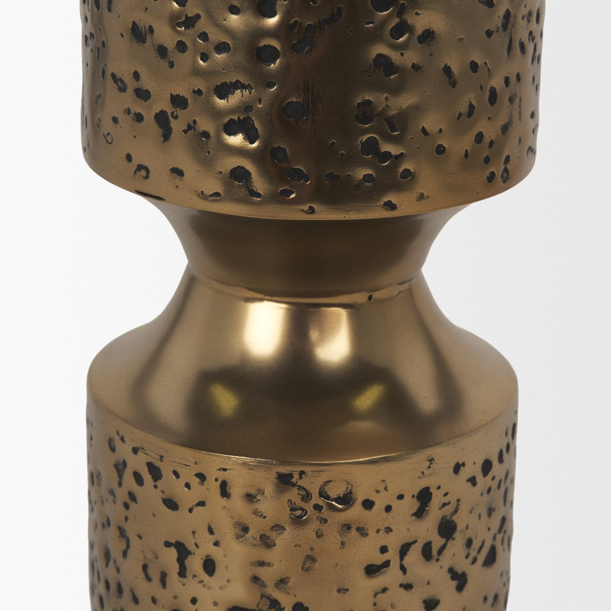 Akira Small Hammered Gold Metal Pillar Candle Holder from Mercana - Luna Furniture
