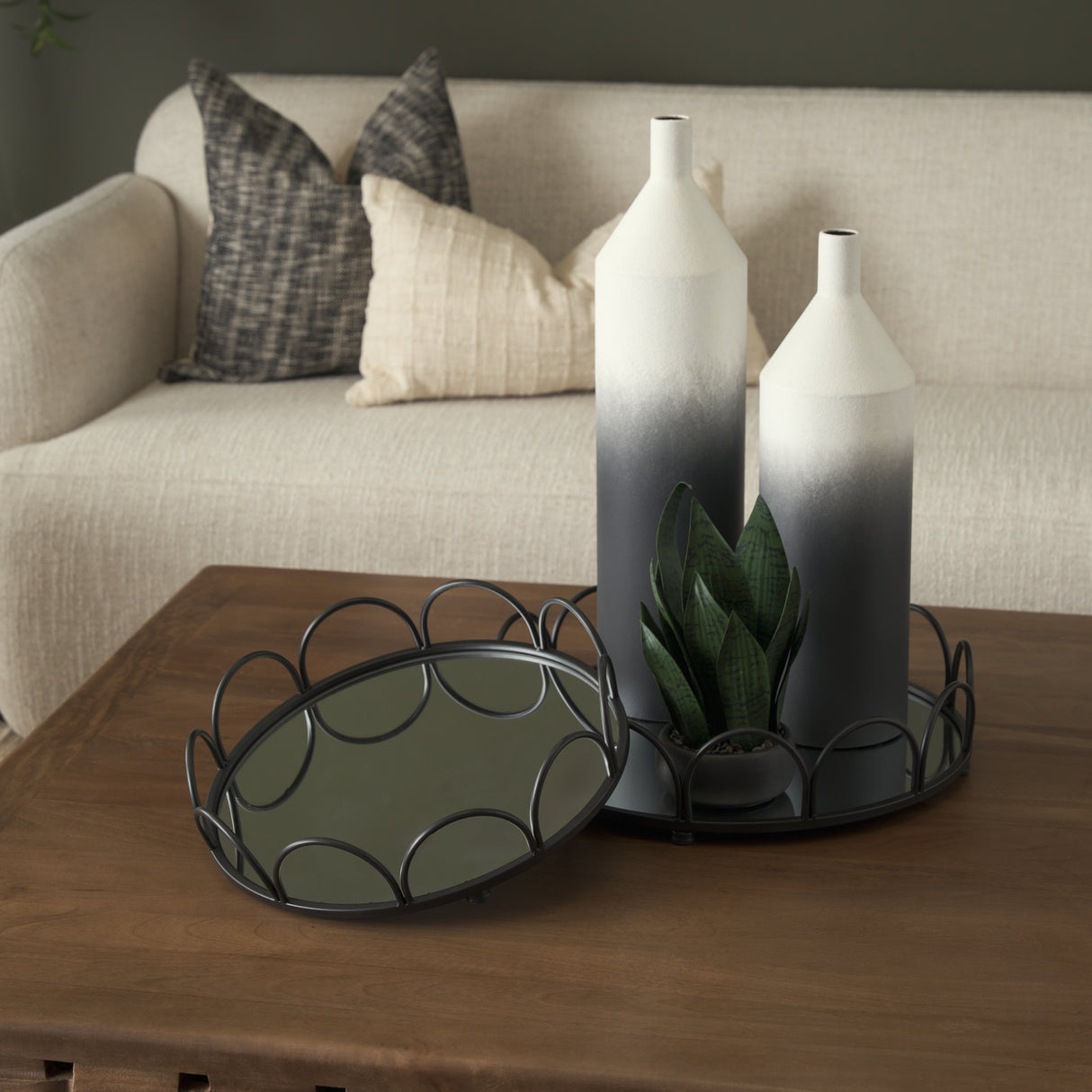 w/ Black Ombre Metal Vase from Mercana - Luna Furniture