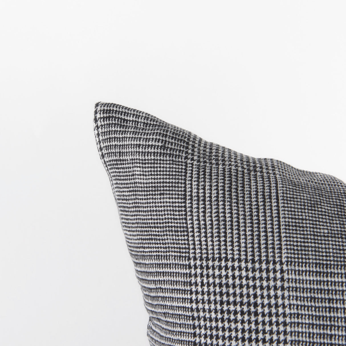 Ramone 20x20 Black and White Fabric Pillow Cover w/Non-Allergen Filler, Set of 2 from Mercana - Luna Furniture