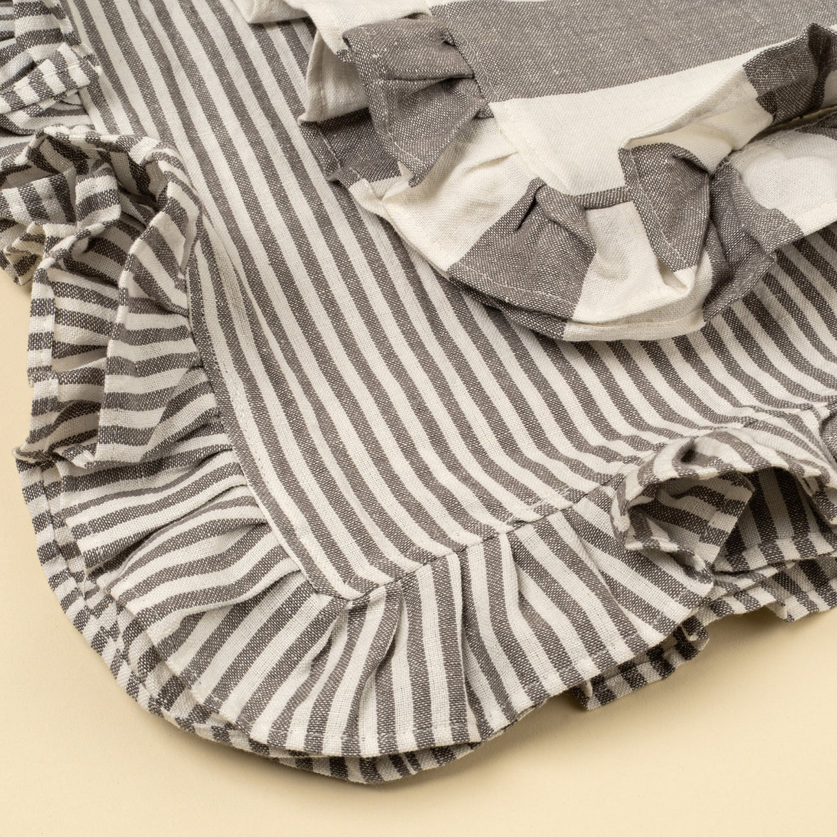 Ruffle Stripe Tea Towels S/2, Grey, Set of 2 from Mercana - Luna Furniture