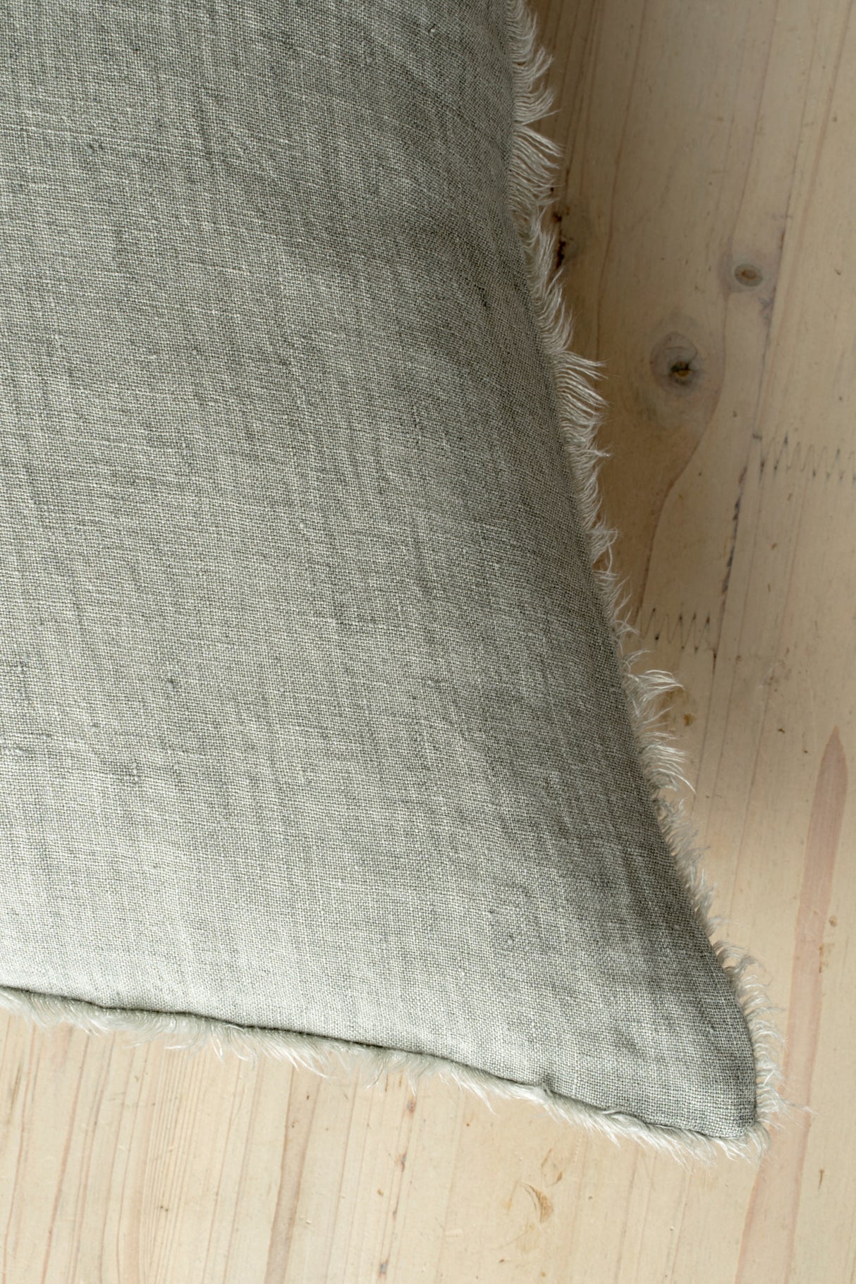 Lina 24x24 Linen Pillow Flint Grey Cover w/Filler, Set of 2 from Mercana - Luna Furniture