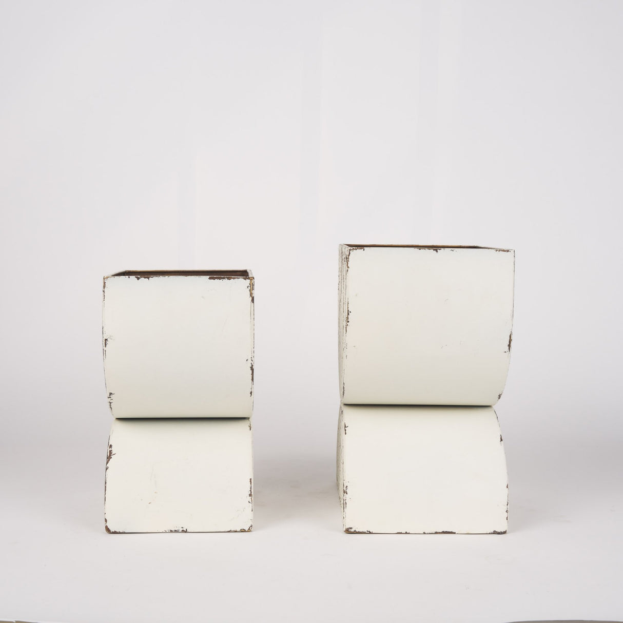 Medina Off White w/ Gold Antiquing Tall Metal Planters (Set of 2) from Mercana - Luna Furniture