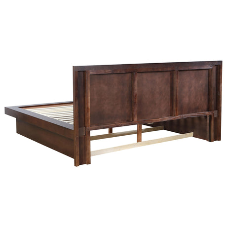 Jessica Eastern King 5-Piece Minimalistic Platform Bedroom Set from Coaster - Luna Furniture