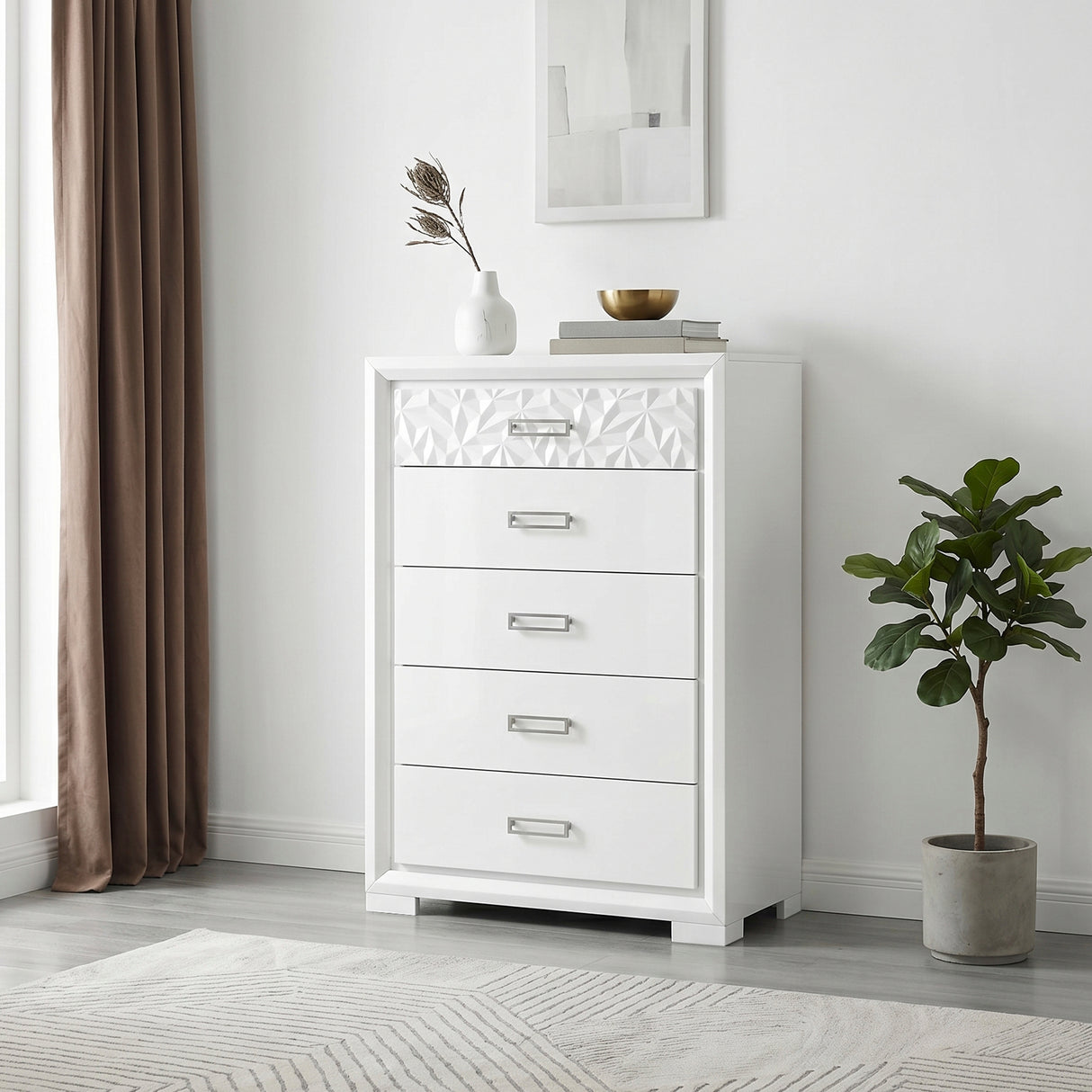 Luna Pearl White Chest