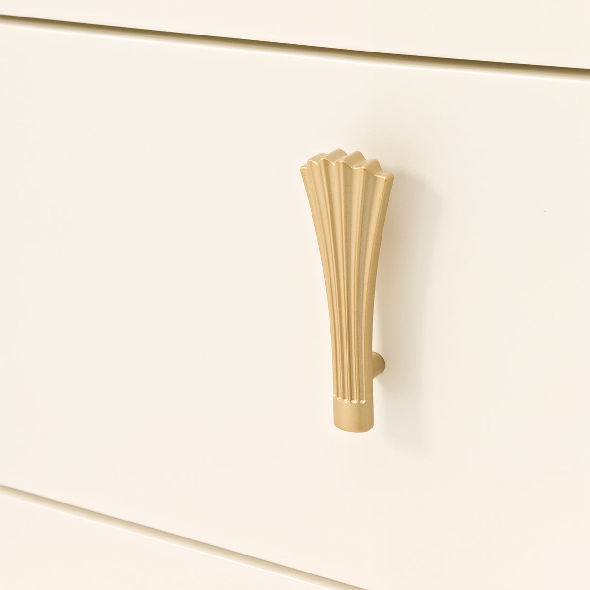 Fantosini Gold Creamy Pearl 10-drawer Chest from Michael Amini - Luna Furniture
