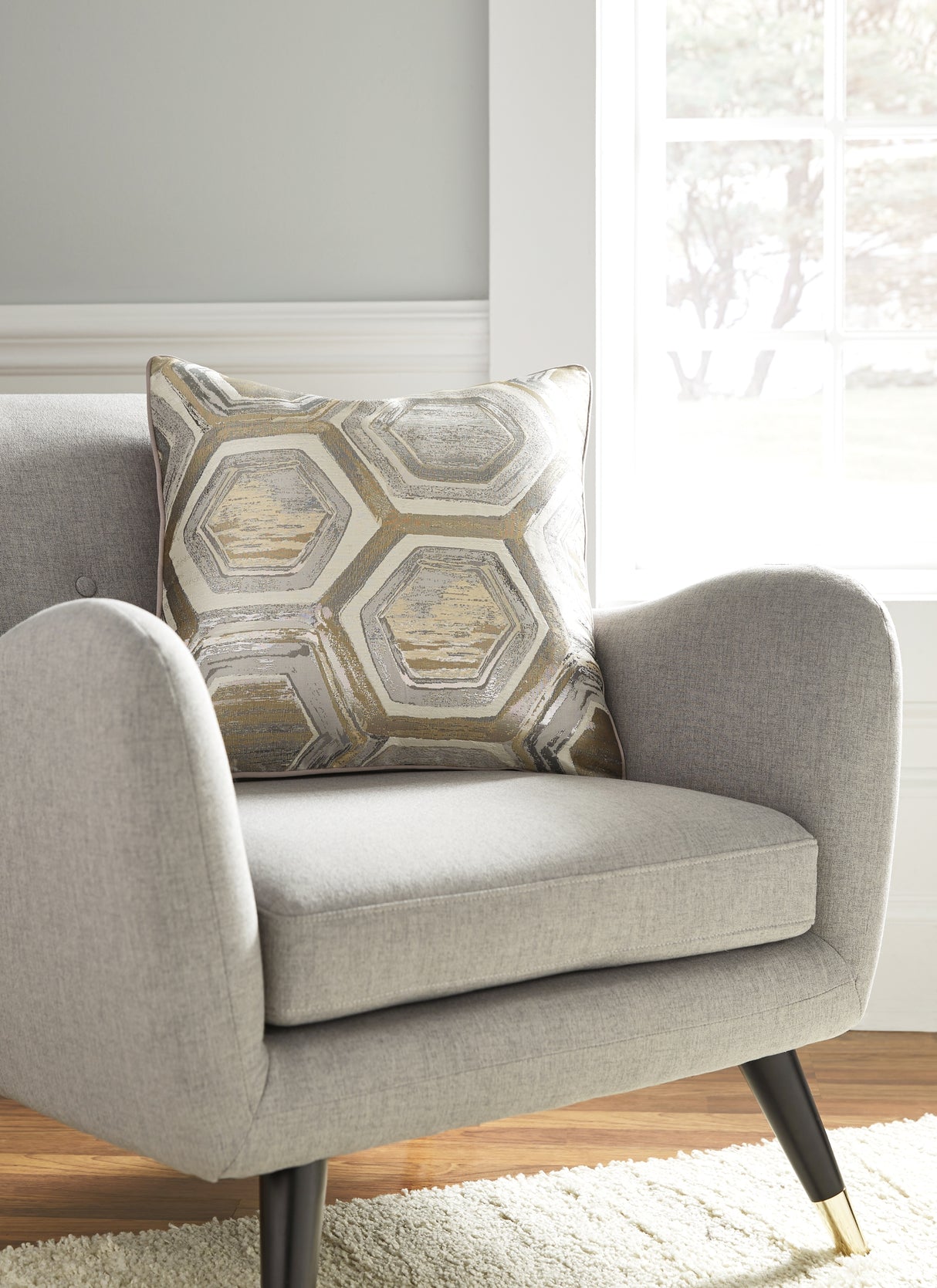 Meiling Metallic Pillow from Ashley Furniture - Luna Furniture