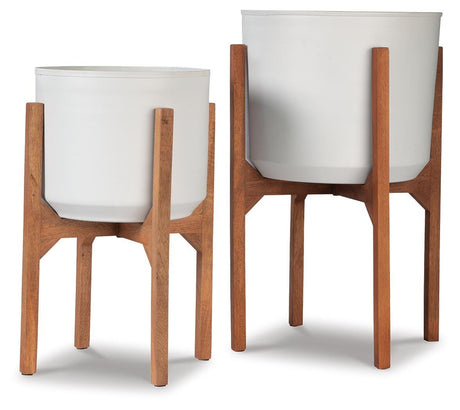Dorcey White/Brown Planter from Ashley - Luna Furniture