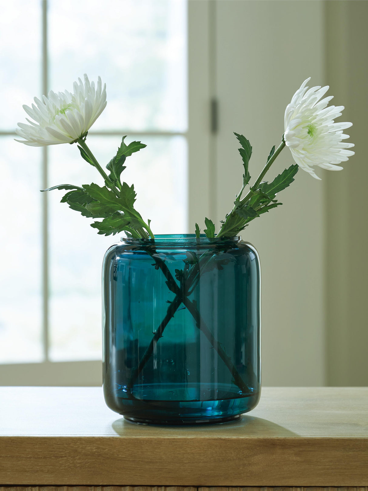 Inisland Teal Vase from Ashley Furniture - Luna Furniture