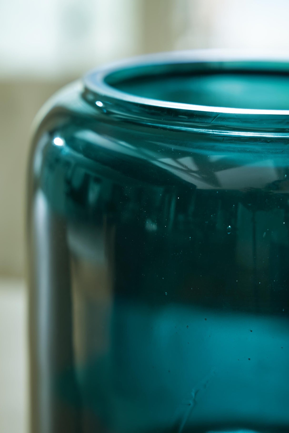 Inisland Teal Vase from Ashley Furniture - Luna Furniture