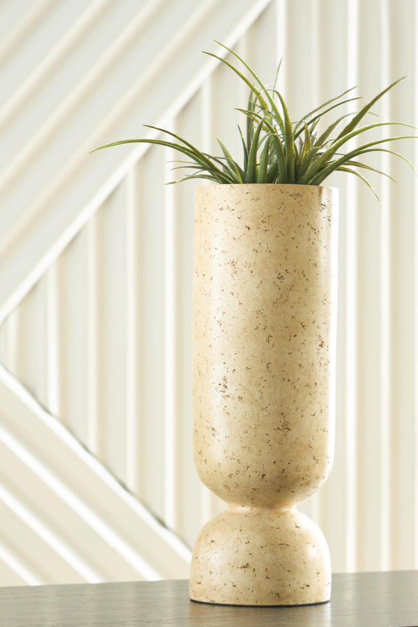 Bryons Beige Vase