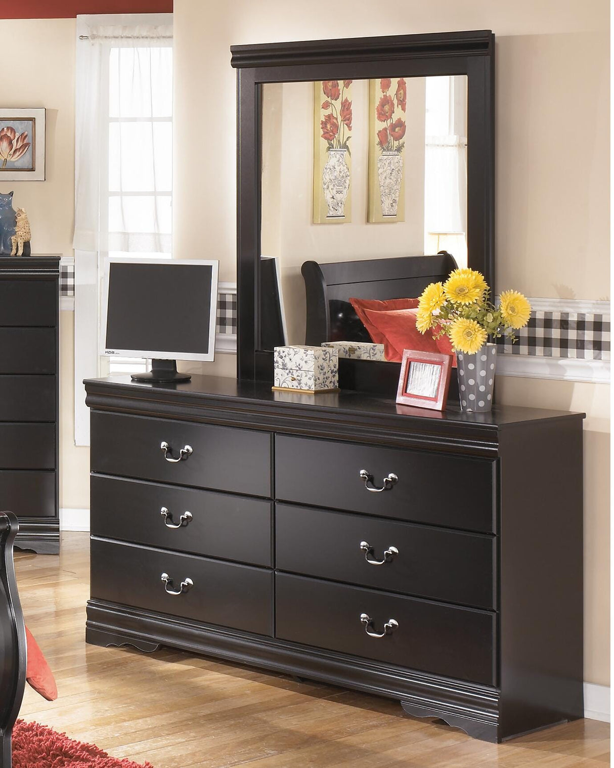 Huey Vineyard Black Dresser and Mirror from Ashley Furniture - Luna Furniture