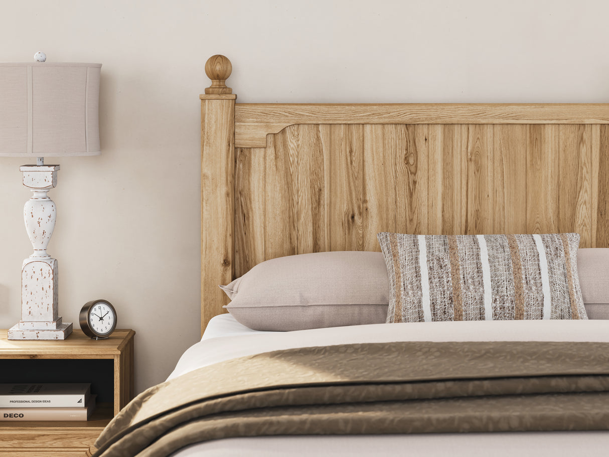 Aleaport Queen Panel Bed with Chest and Nightstand in Warm Brown from Ashley Furniture - Luna Furniture
