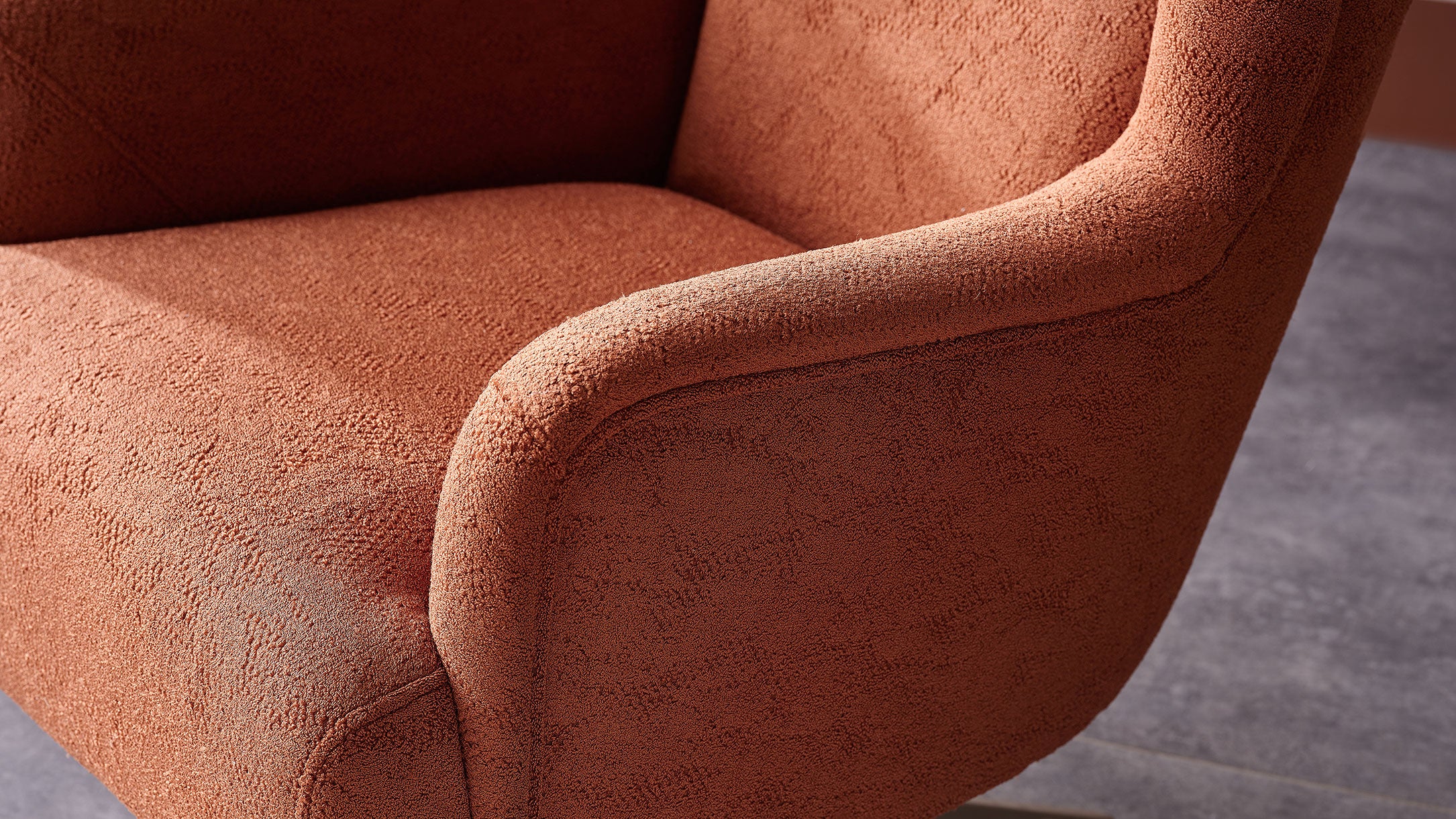 Atlanta Peru Brick Swivel Chair – Luna Furniture