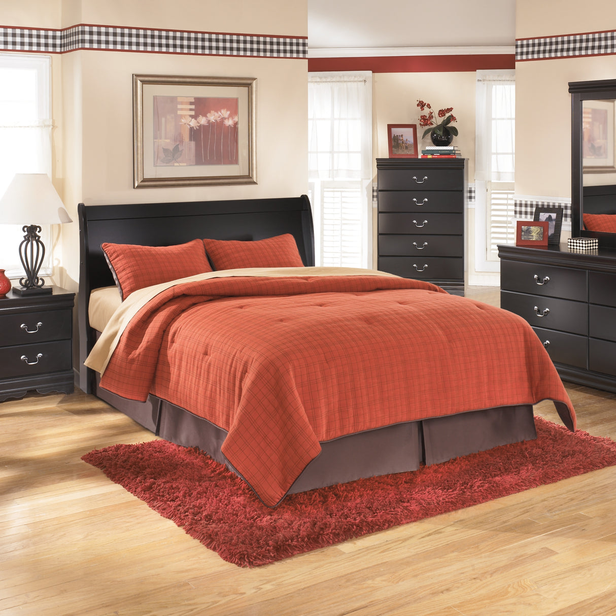 Huey Vineyard Queen Sleigh Headboard Bed with Mirrored Dresser, Chest and 2 Nightstands in Black from Ashley Furniture - Luna Furniture