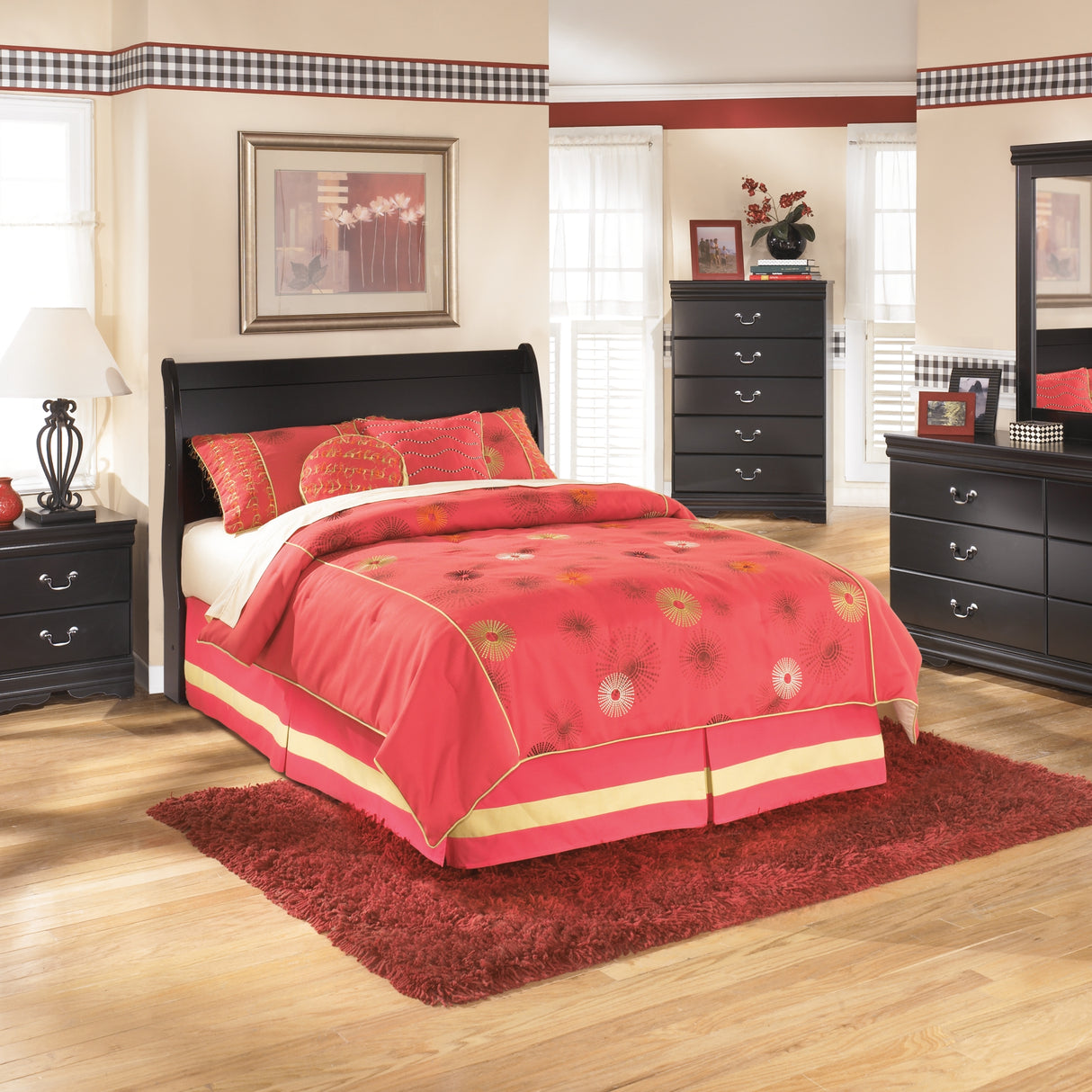 Huey Vineyard Full Sleigh Headboard Bed with Mirrored Dresser, Chest and 2 Nightstands in Black from Ashley Furniture - Luna Furniture