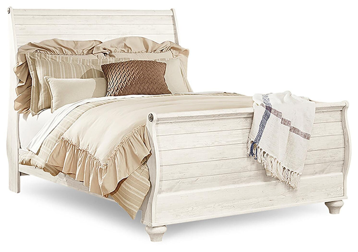 Willowton Queen Sleigh Bed with Mirrored Dresser, Chest and 2 Nightstands in Whitewash