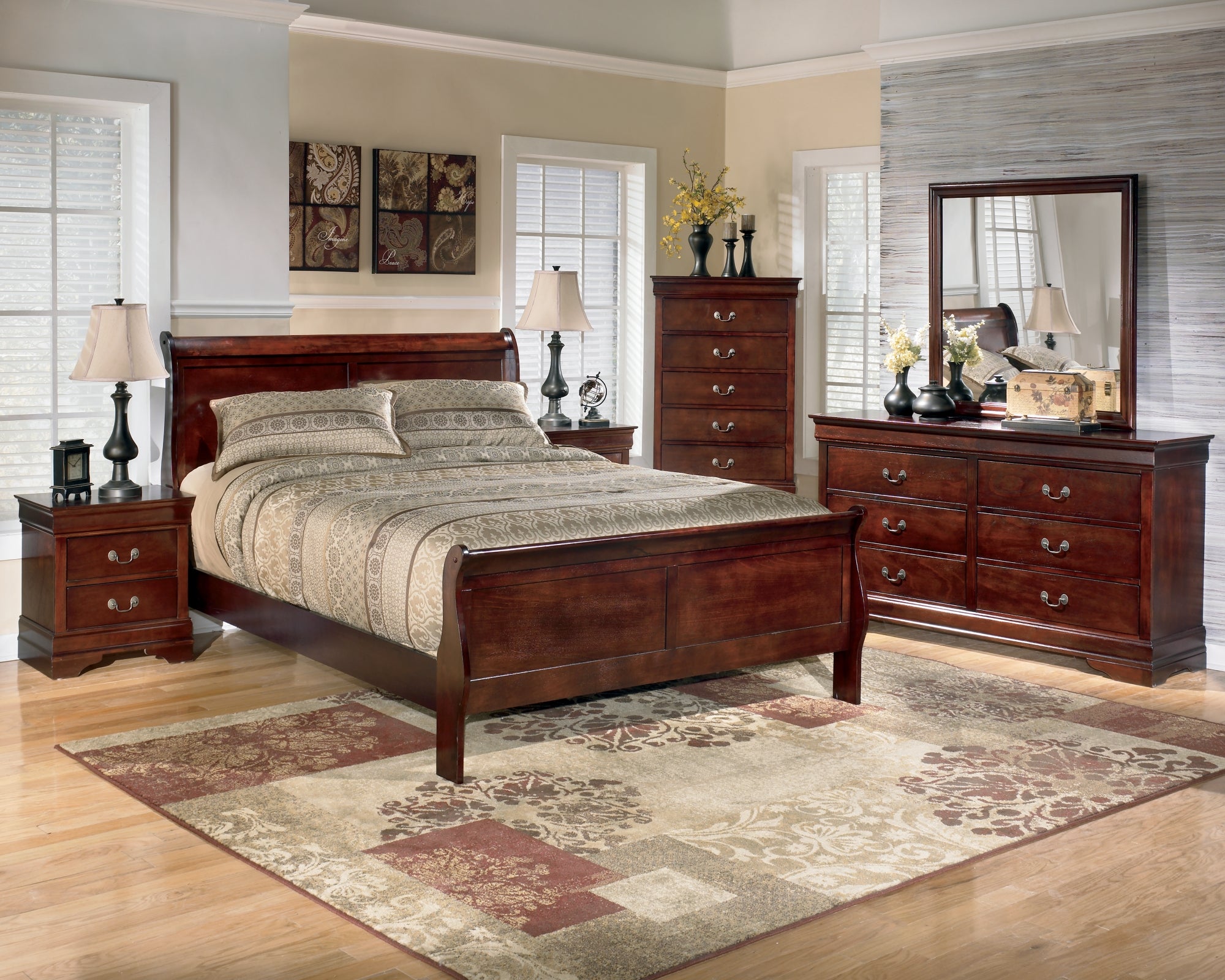 Alisdair Reddish Brown Queen Sleigh Bed – Luna Furniture