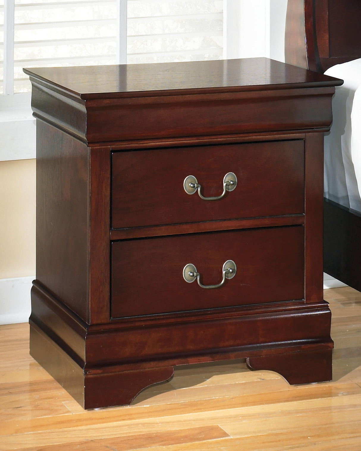 Alisdair Queen Sleigh Bed with Mirrored Dresser, Chest and 2 Nightstands in Reddish Brown from Ashley - Luna Furniture
