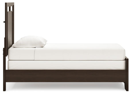 Wynnlow King Panel Bed with Mirrored Dresser and 2 Nightstands in Gray from Ashley - Luna Furniture
